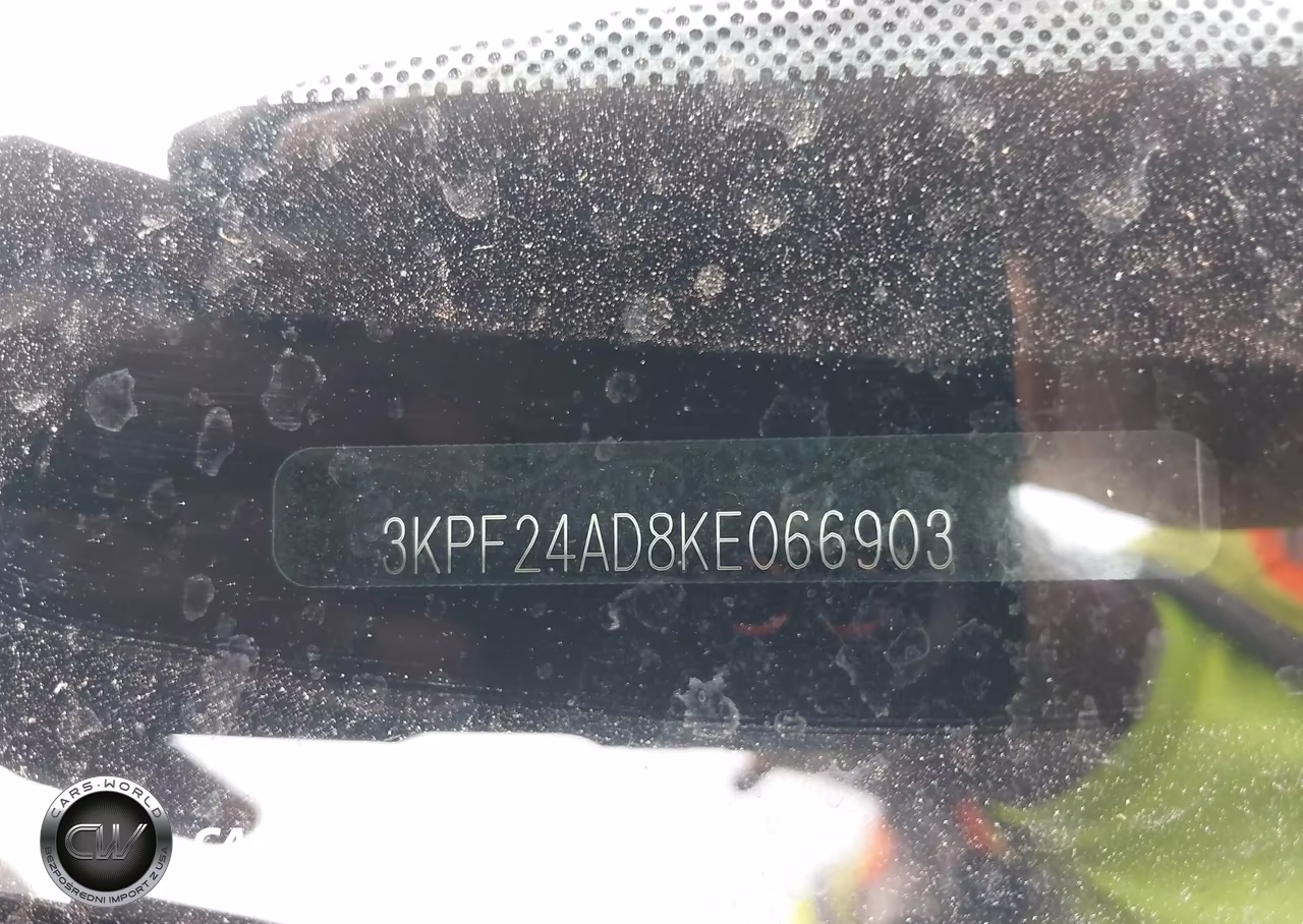 2019 Kia Forte Lxs VIN:3KPF24AD8KE066903 - 18