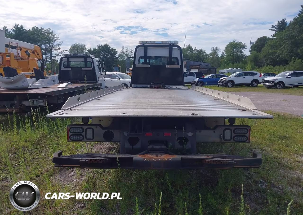 2023 Freightliner M2 106 VIN:1FVACWFC2PHUC8664 - 18