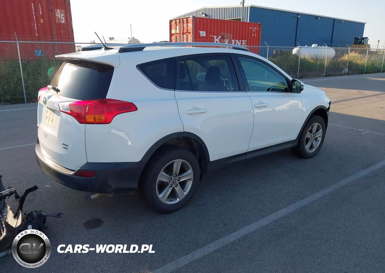 2015 Toyota Rav4 Xle VIN:2T3RFREV7FW273617 - 4