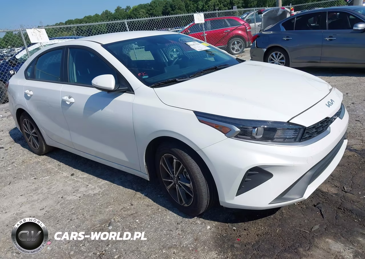 2024 Kia Forte Lxs – zdjęcie 1 z 17
