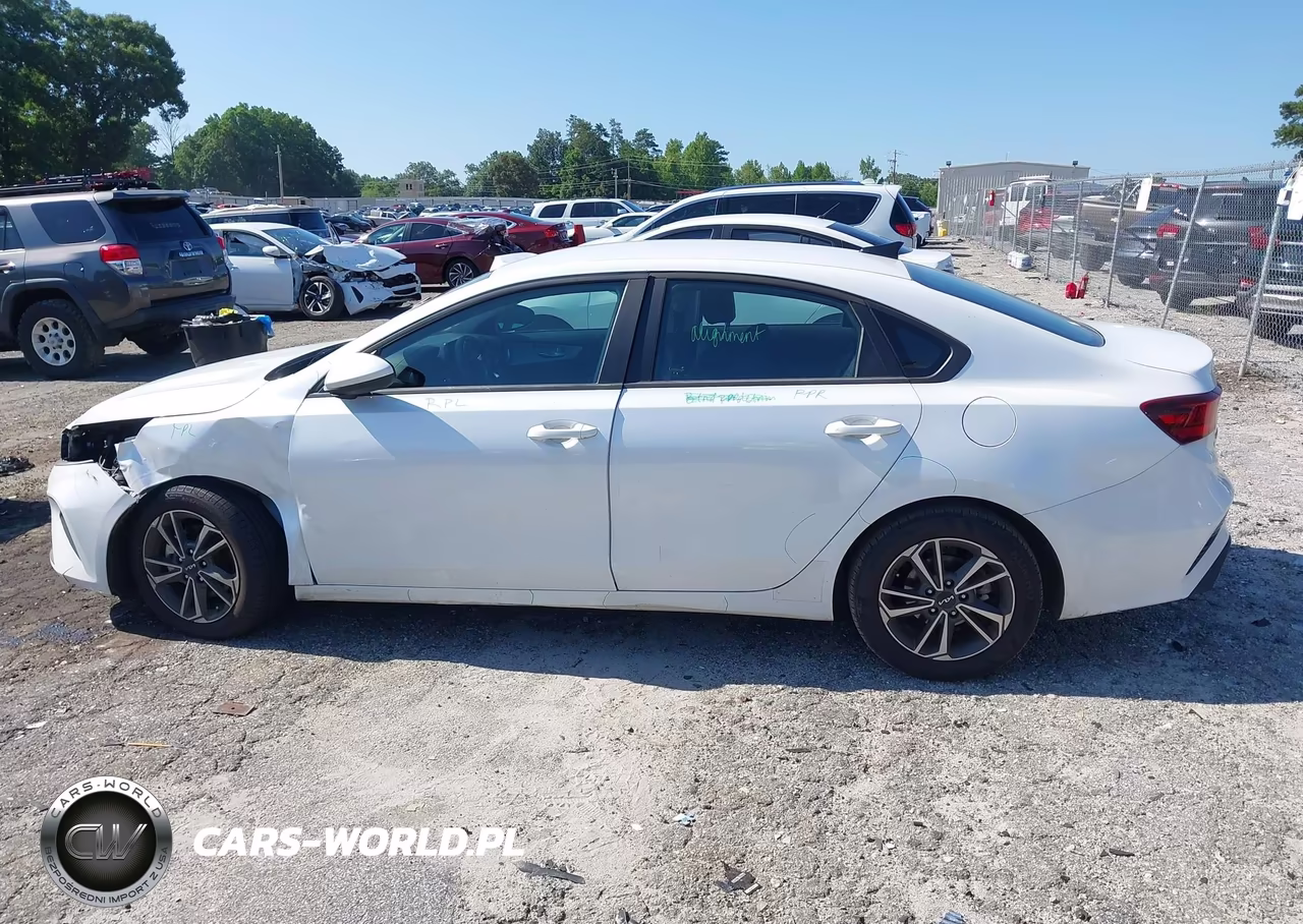 2024 Kia Forte Lxs VIN:3KPF24AD1RE794475 - 15