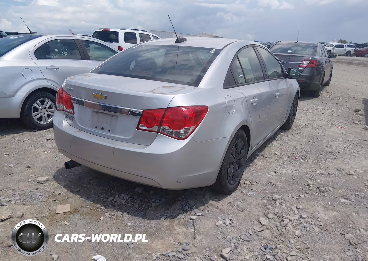 2015 Chevrolet Cruze Ls Manual VIN:1G1PB5SH8F7280719 - 4