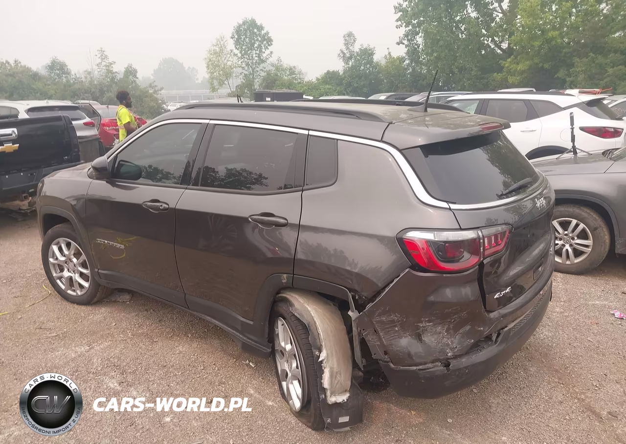 2023 Jeep Compass Latitude Lux Fwd VIN:3C4NJDFN3PT532580 - 3