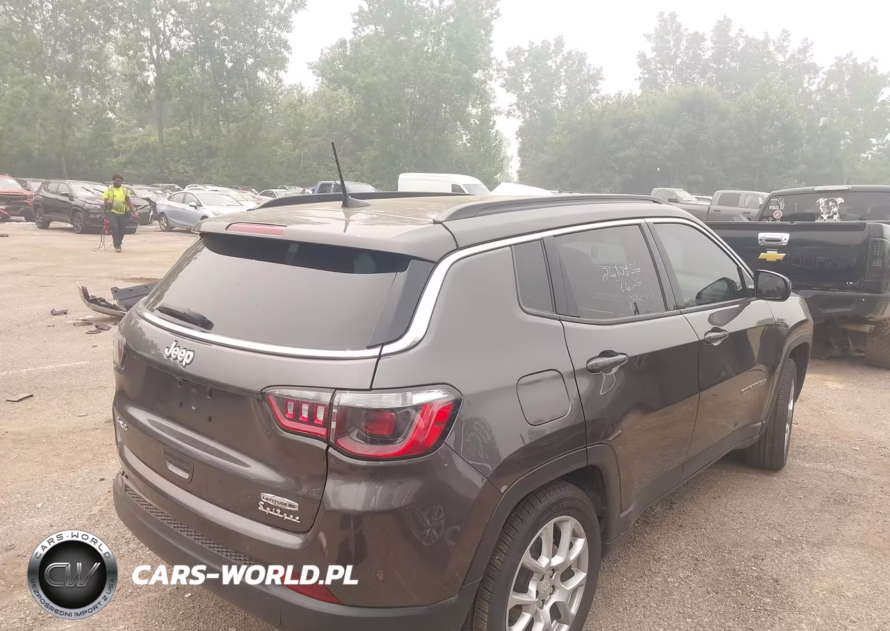 2023 Jeep Compass Latitude Lux Fwd VIN:3C4NJDFN3PT532580 - 4