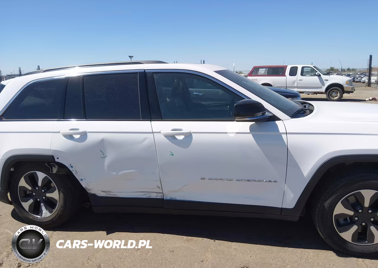 2024 Jeep Grand Cherokee 4Xe VIN:1C4RJYB60RC120672 - 13
