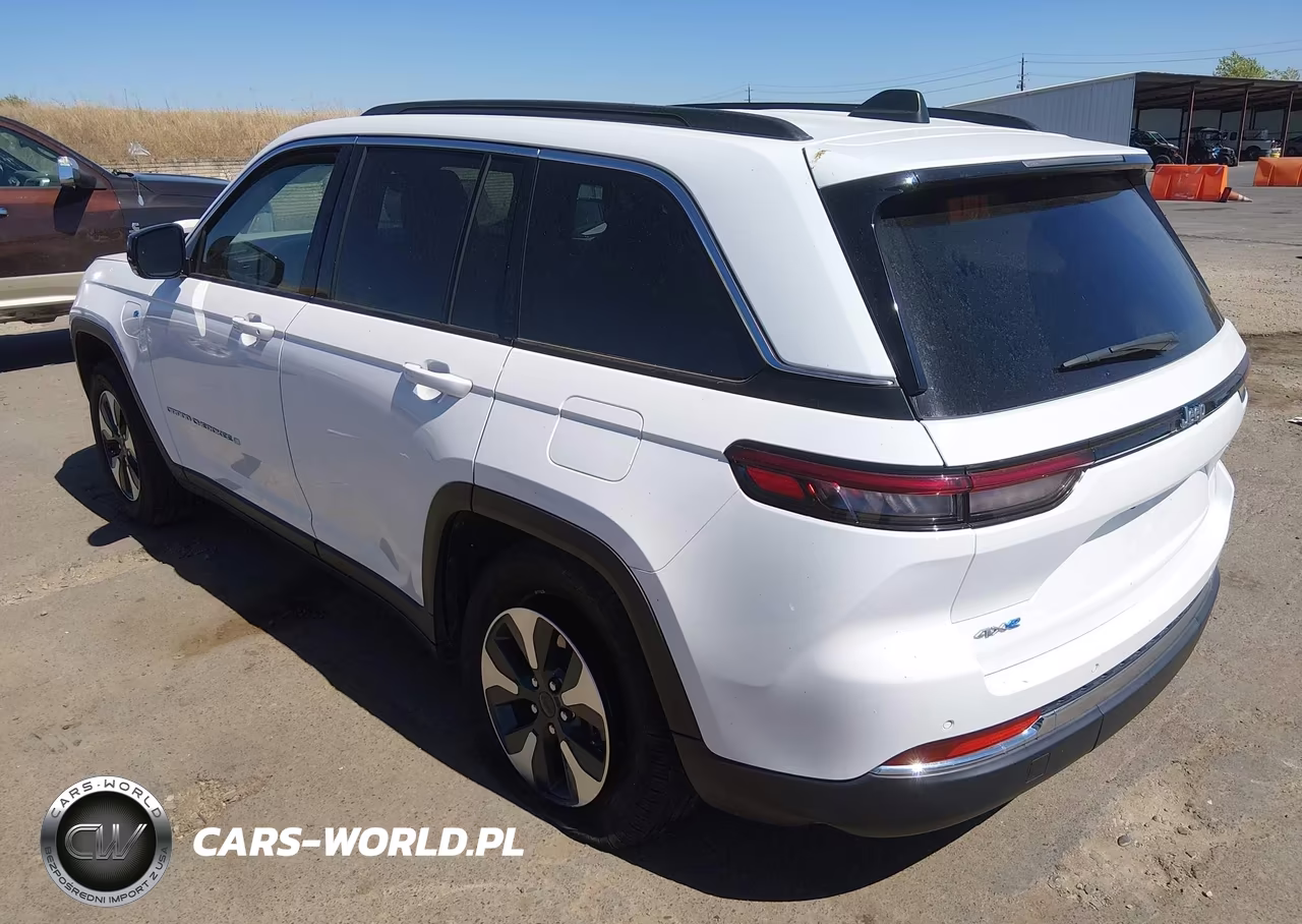 2024 Jeep Grand Cherokee 4Xe VIN:1C4RJYB60RC120672 - 3