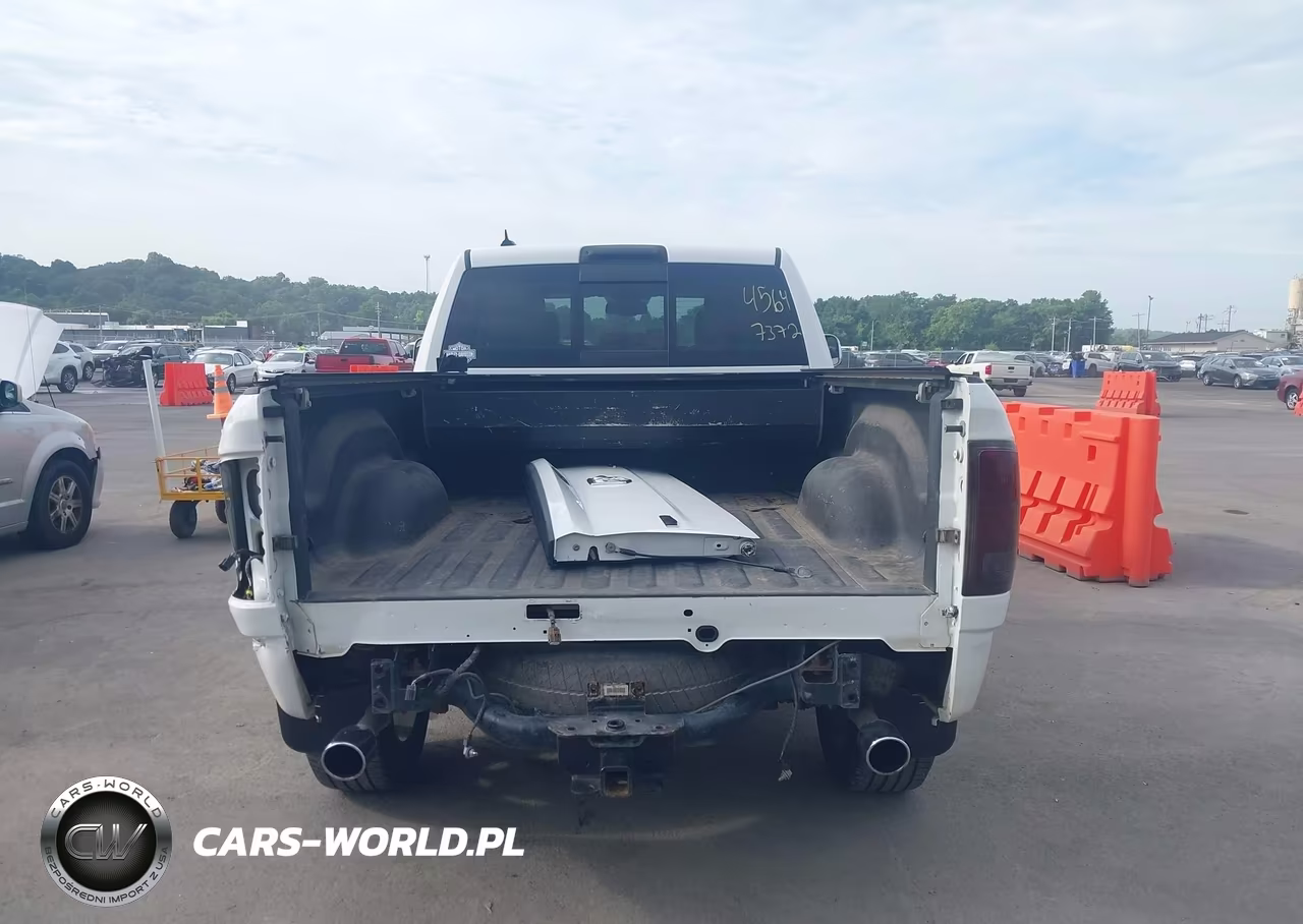 2016 Ram 1500 Laramie VIN:1C6RR7VMXGS309904 - 6