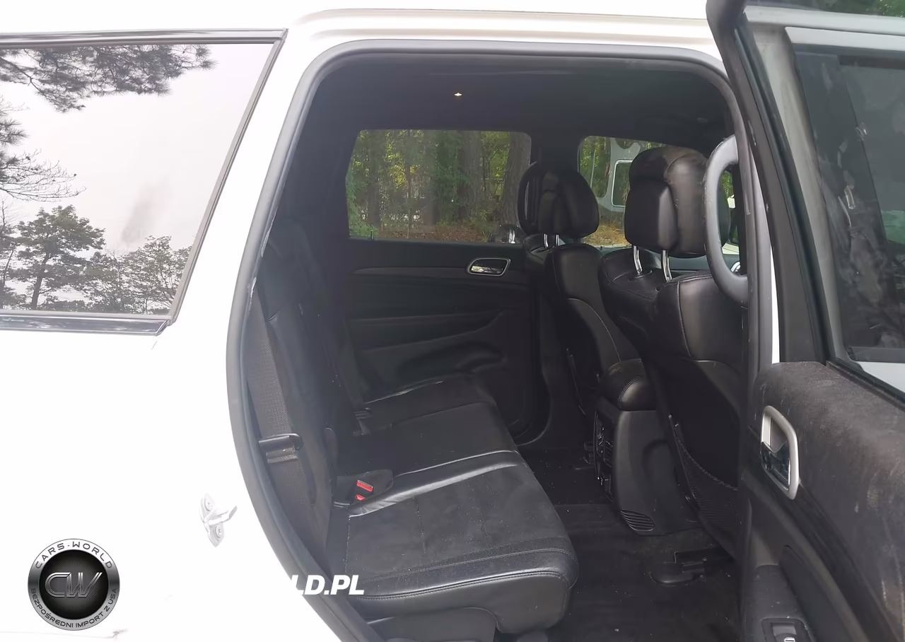 2019 Jeep Grand Cherokee Altitude 4X2 VIN:1C4RJEAG5KC614573 - 8