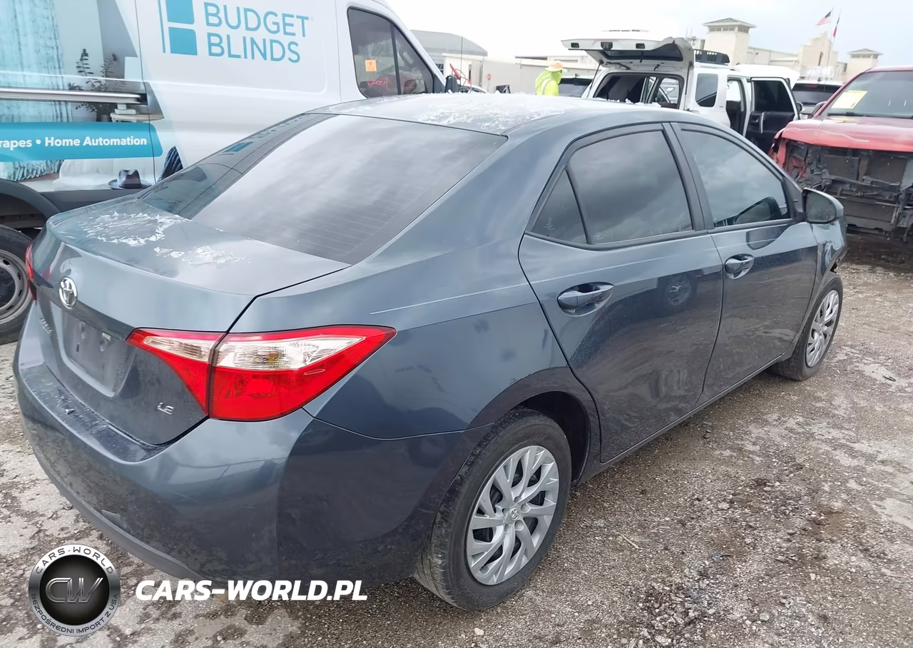 2017 Toyota Corolla Le VIN:5YFBURHE5HP604565 - 4
