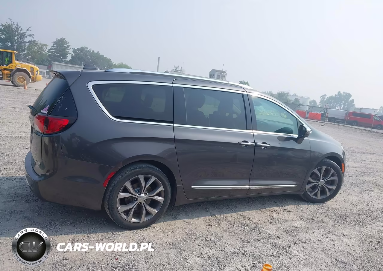 2018 Chrysler Pacifica Limited VIN:2C4RC1GG4JR186480 - 13