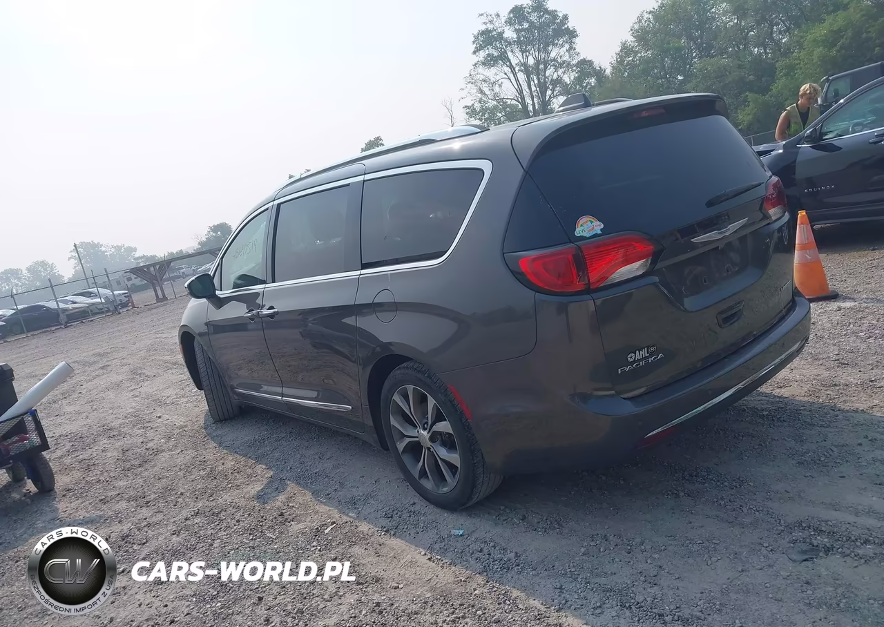 2018 Chrysler Pacifica Limited VIN:2C4RC1GG4JR186480 - 3