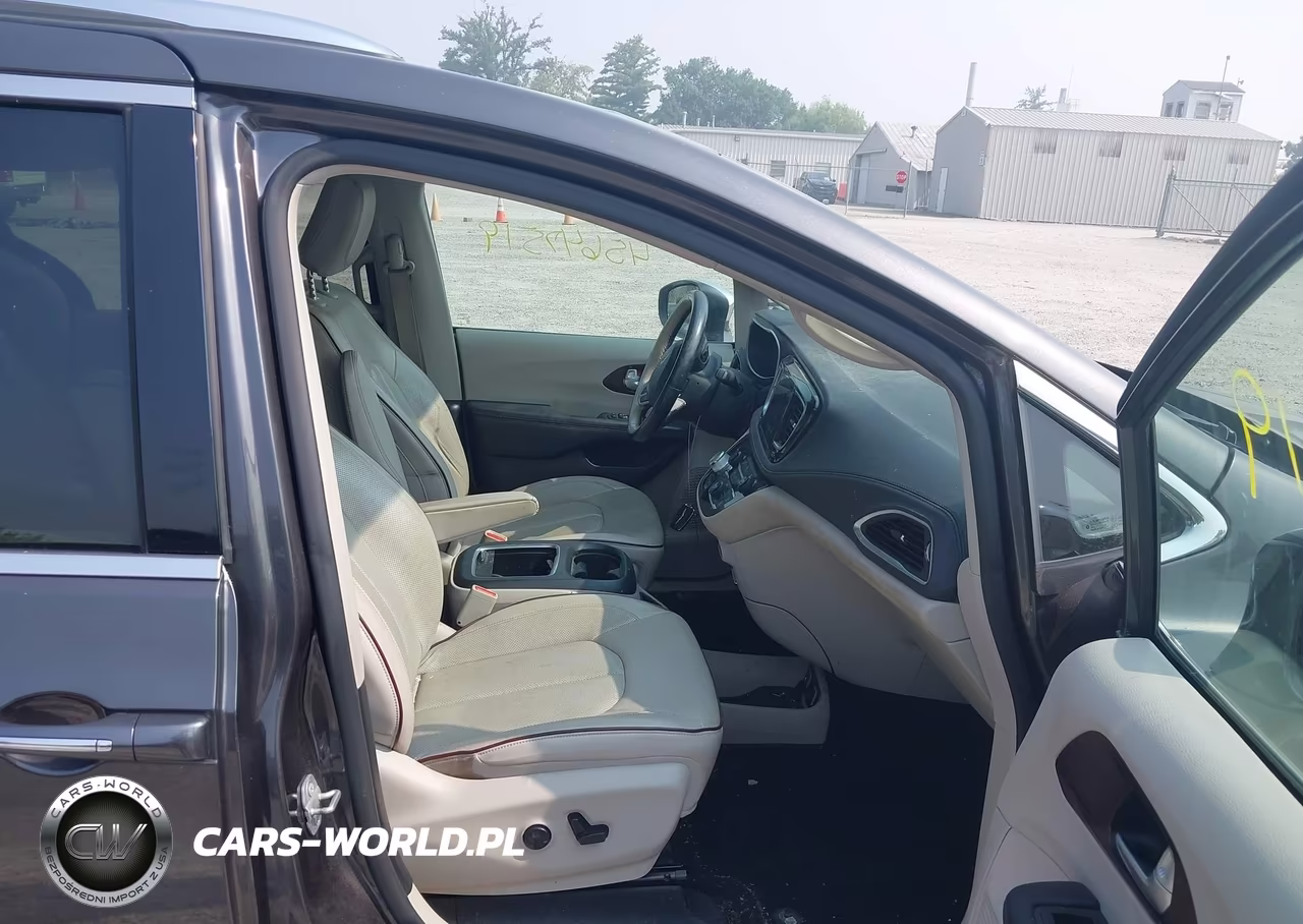 2018 Chrysler Pacifica Limited VIN:2C4RC1GG4JR186480 - 5