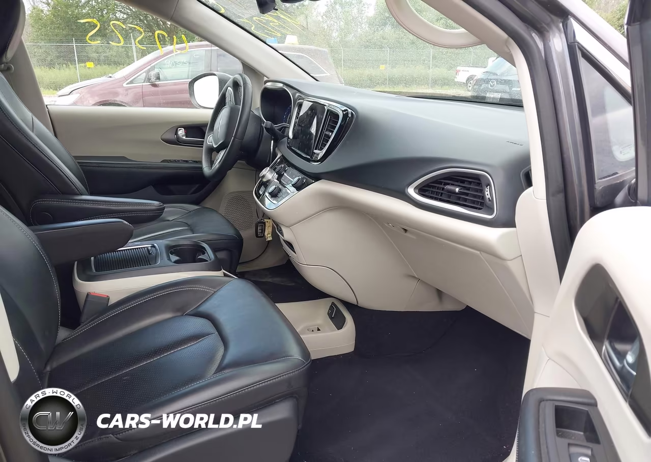 2023 Chrysler Pacifica Touring L VIN:2C4RC1BG1PR521047 - 5