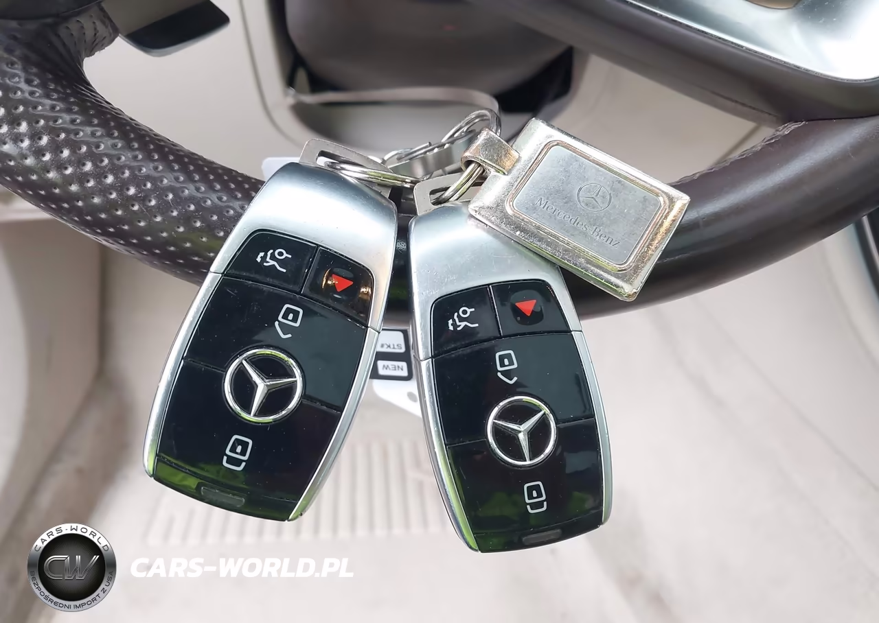 2018 Mercedes-Benz E 300 4Matic VIN:WDDZF4KB2JA399412 - 11