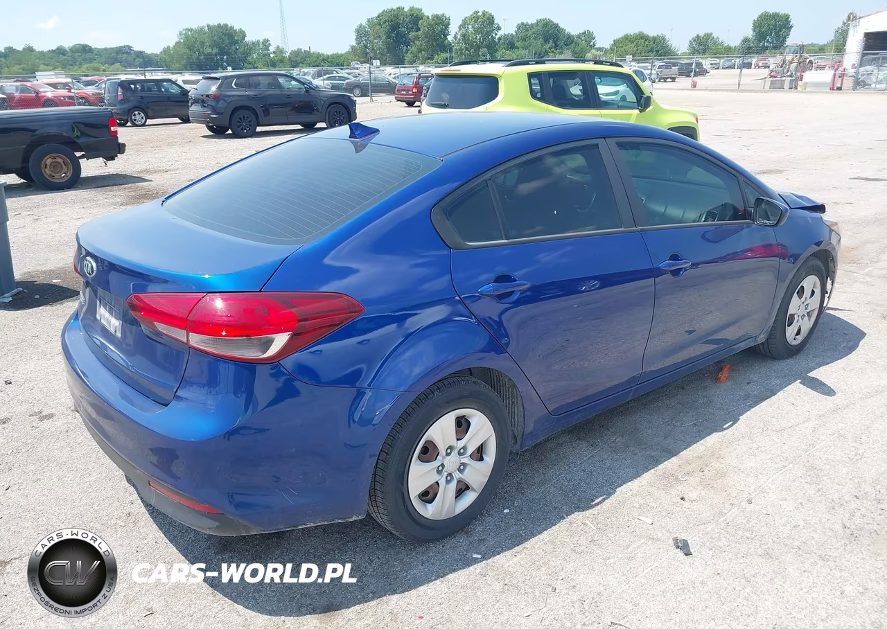 2017 Kia Forte Lx VIN:3KPFK4A75HE041315 - 4