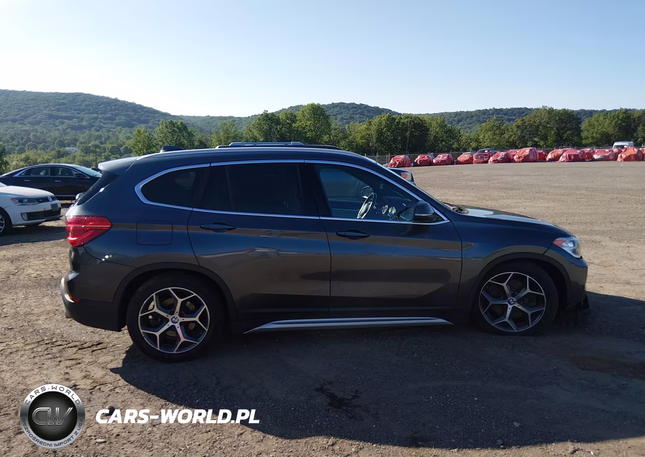 2018 BMW X1 xDrive28I VIN:WBXHT3C36J5L34705 - 14