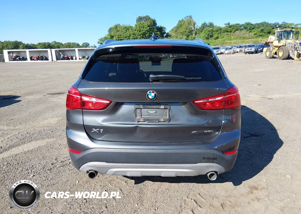 2018 BMW X1 xDrive28I VIN:WBXHT3C36J5L34705 - 17