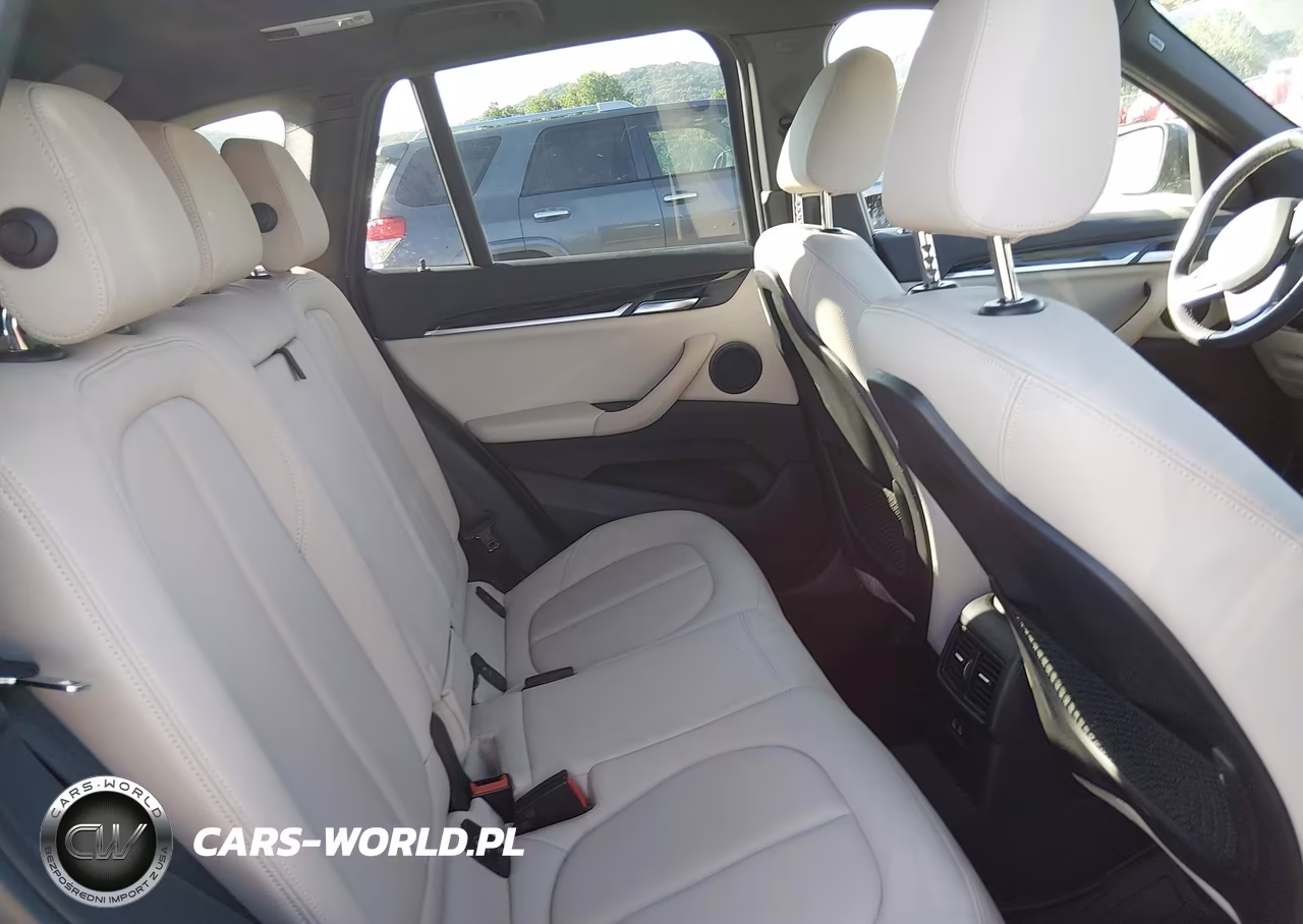 2018 BMW X1 xDrive28I VIN:WBXHT3C36J5L34705 - 8
