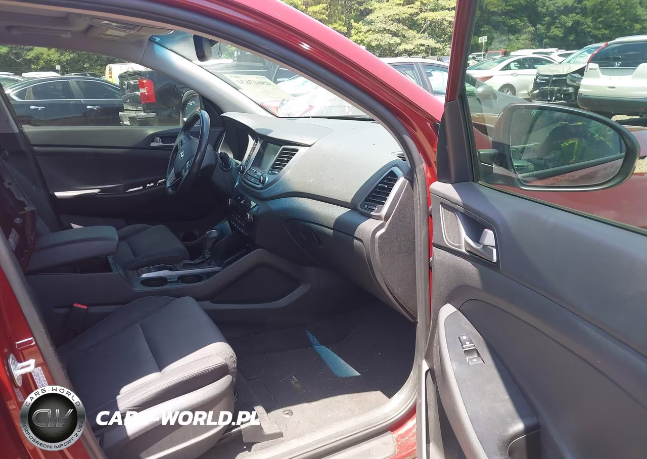 2018 Hyundai Tucson Value VIN:KM8J33A23JU804313 - 5