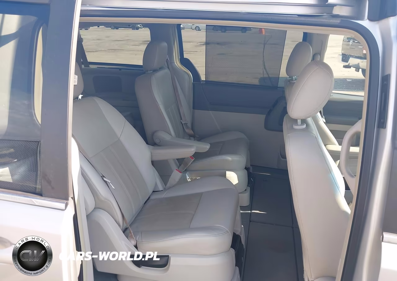 2008 Chrysler Town & Country Touring VIN:2A8HR54P88R648788 - 8