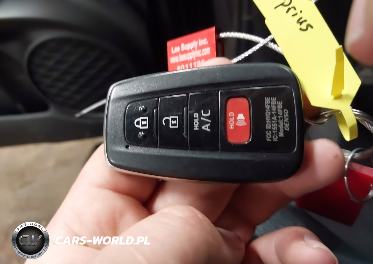 2018 Toyota Prius Prime Plus VIN:JTDKARFP0J3088580 - 11