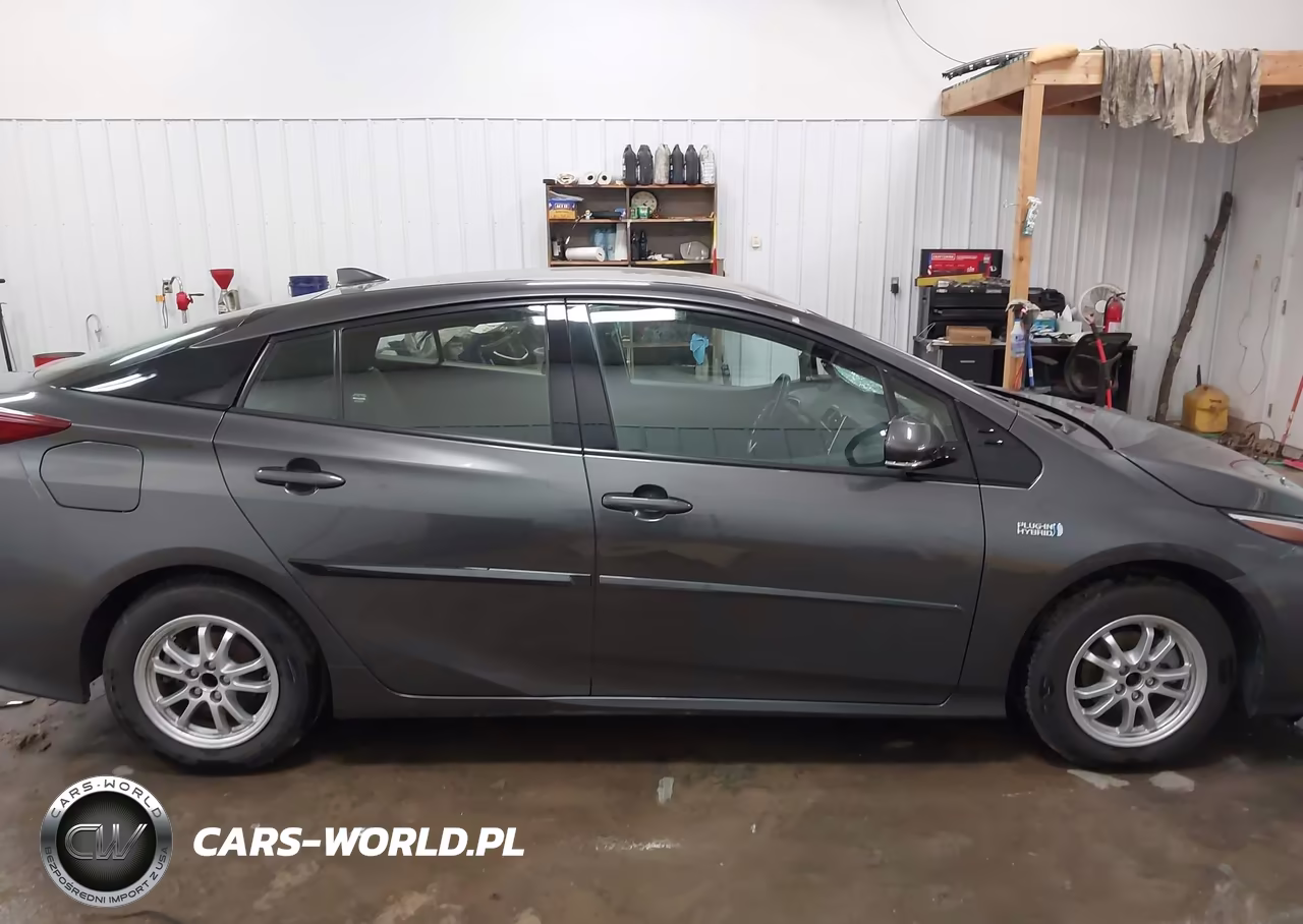 2018 Toyota Prius Prime Plus VIN:JTDKARFP0J3088580 - 13