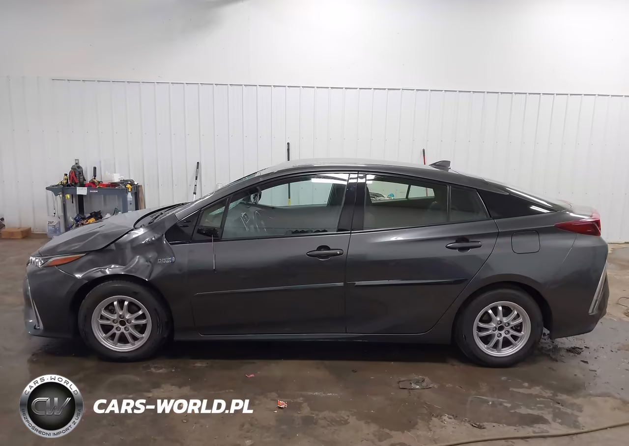 2018 Toyota Prius Prime Plus VIN:JTDKARFP0J3088580 - 14