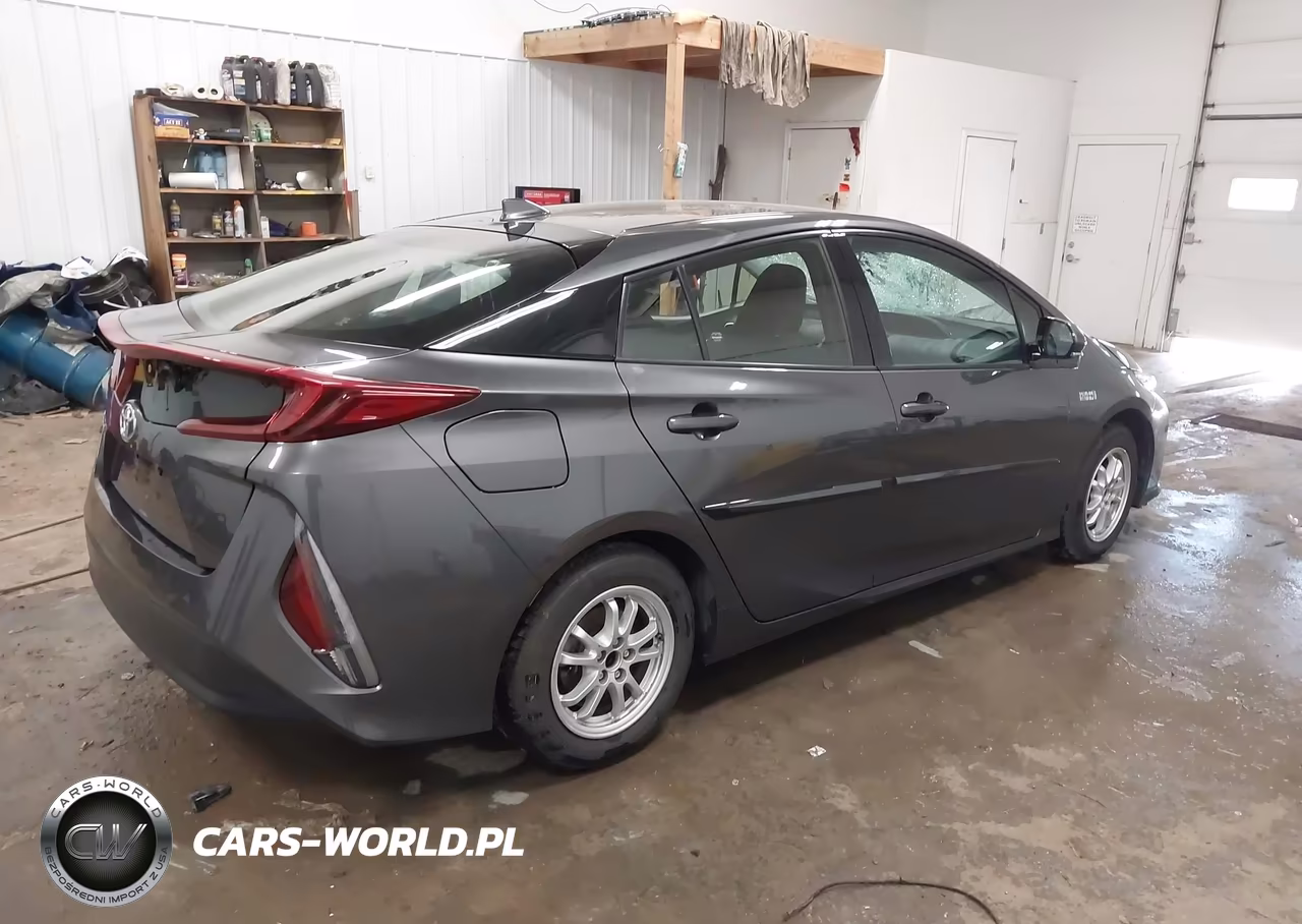 2018 Toyota Prius Prime Plus VIN:JTDKARFP0J3088580 - 4