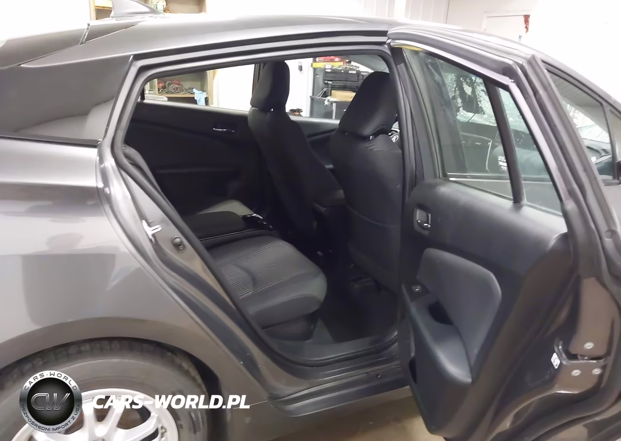 2018 Toyota Prius Prime Plus VIN:JTDKARFP0J3088580 - 8