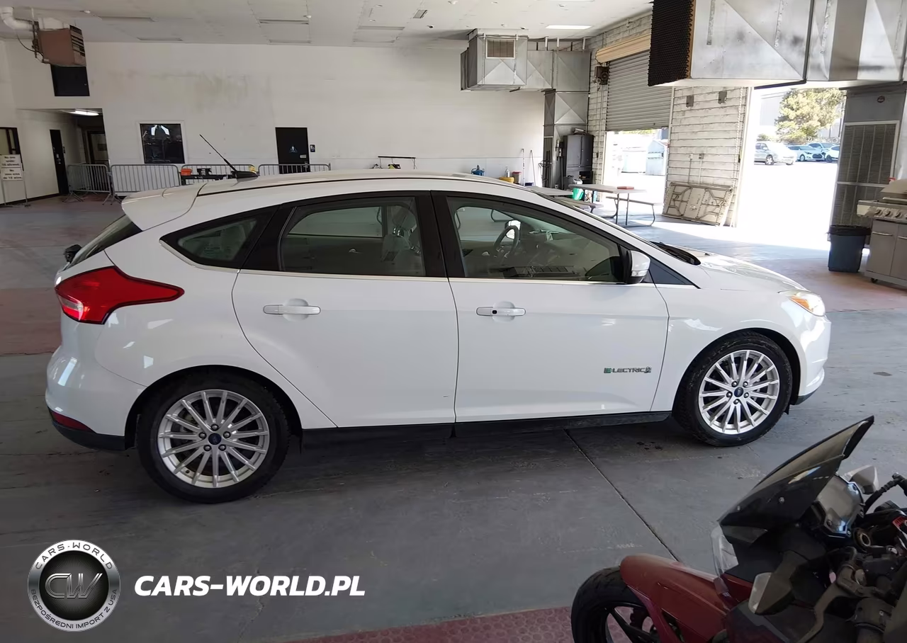 2018 Ford Focus Electric VIN:1FADP3R49JL296114 - 13
