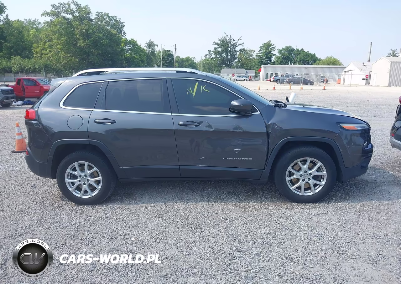 2015 Jeep Cherokee Latitude VIN:1C4PJMCB2FW645772 - 12