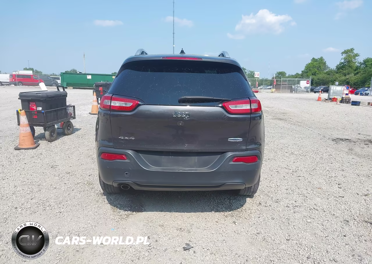 2015 Jeep Cherokee Latitude VIN:1C4PJMCB2FW645772 - 15