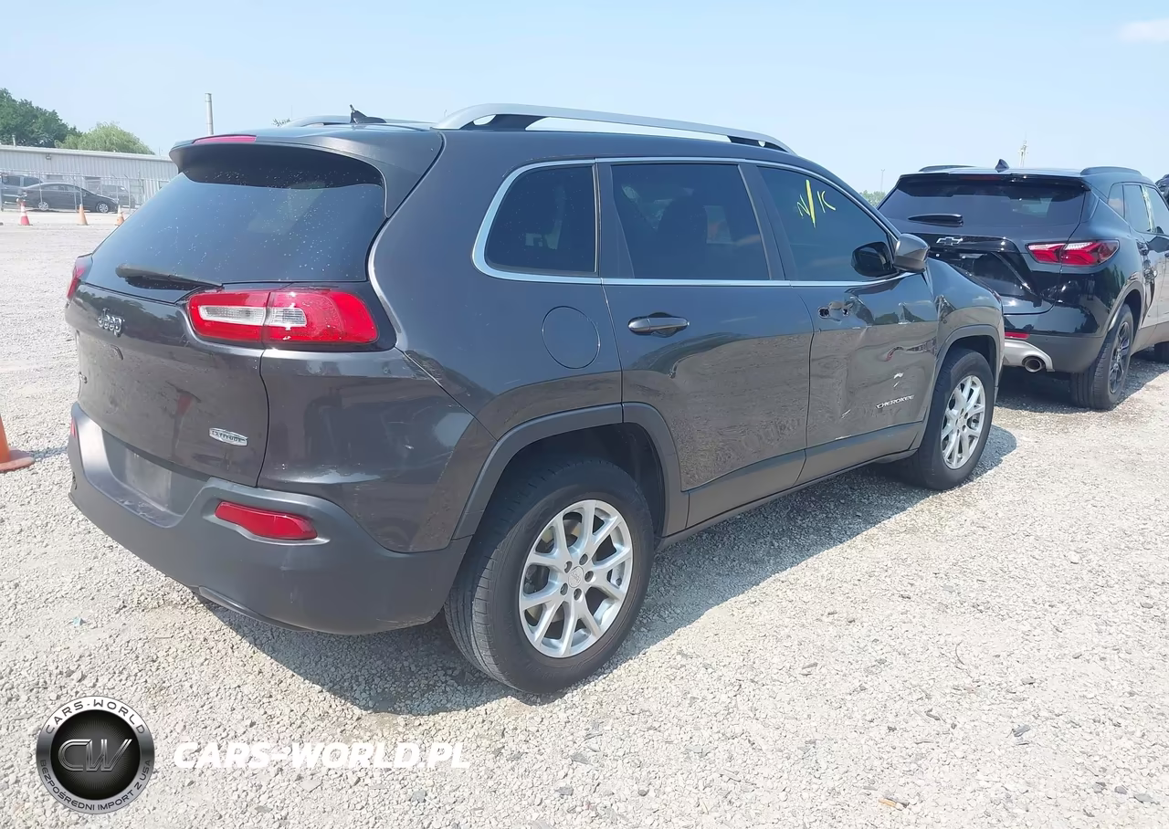 2015 Jeep Cherokee Latitude VIN:1C4PJMCB2FW645772 - 4