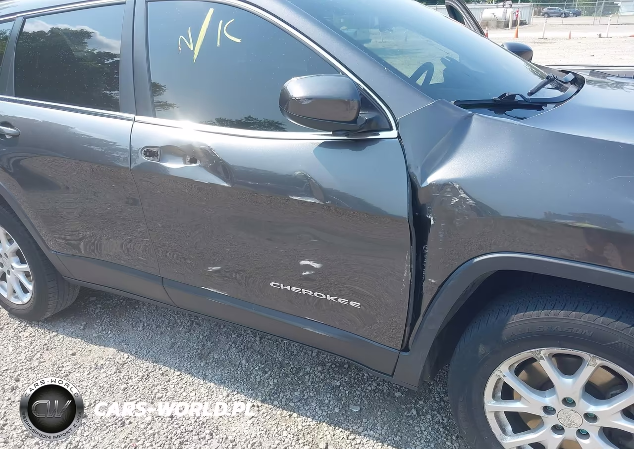 2015 Jeep Cherokee Latitude VIN:1C4PJMCB2FW645772 - 6
