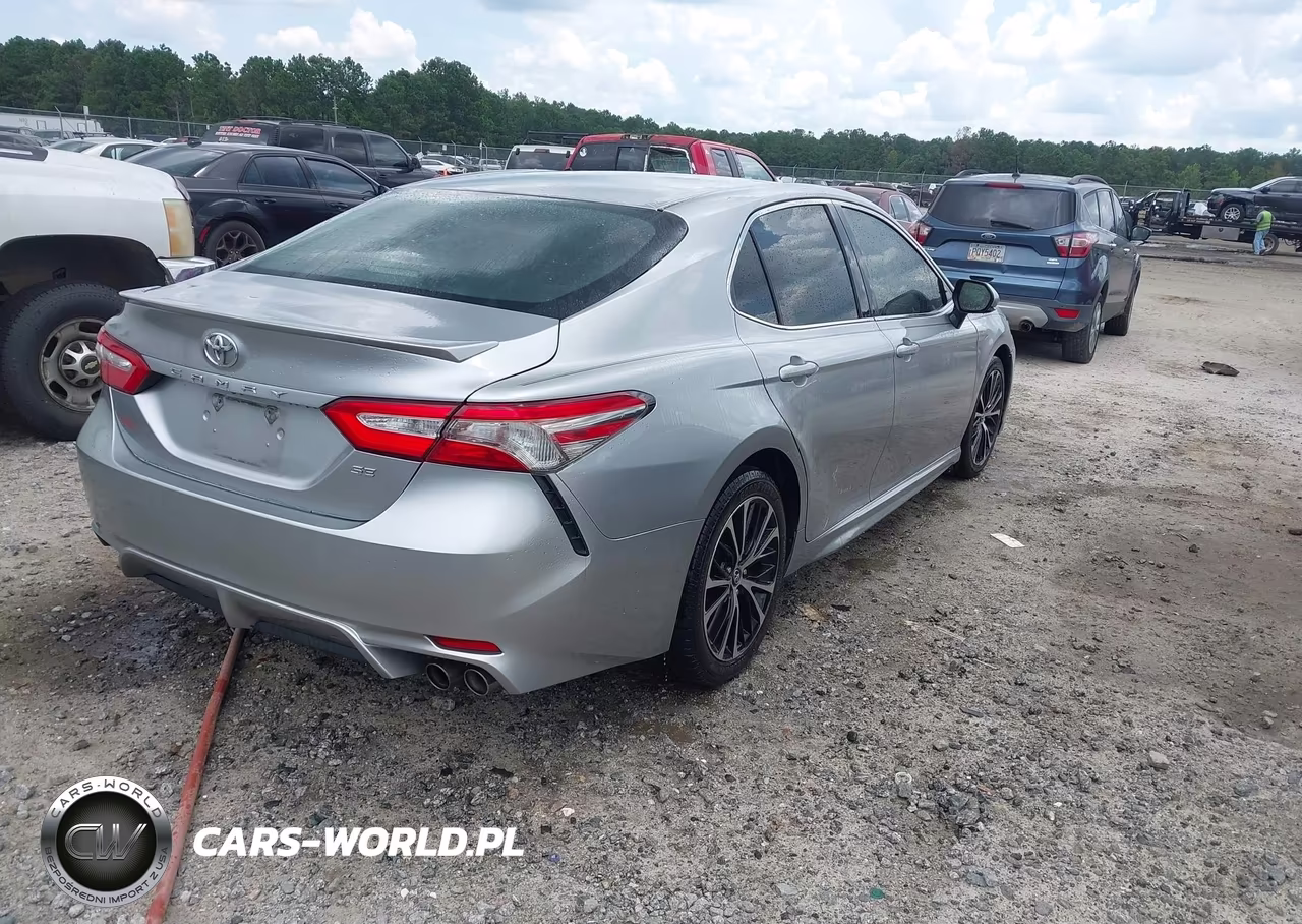 2018 Toyota Camry Se VIN:JTNB11HK6J3022498 - 4