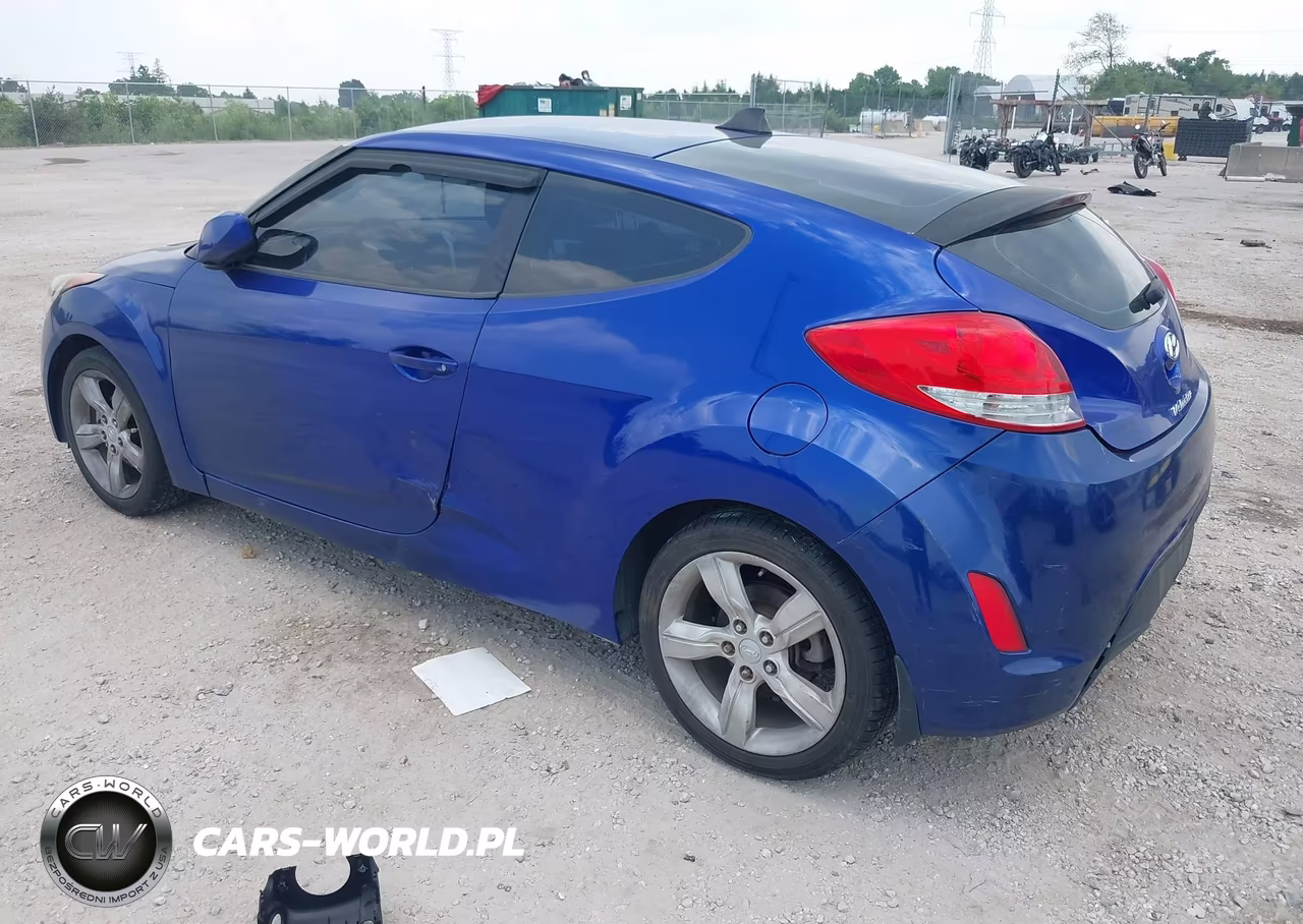 2015 Hyundai Veloster VIN:KMHTC6AD7FU224615 - 3