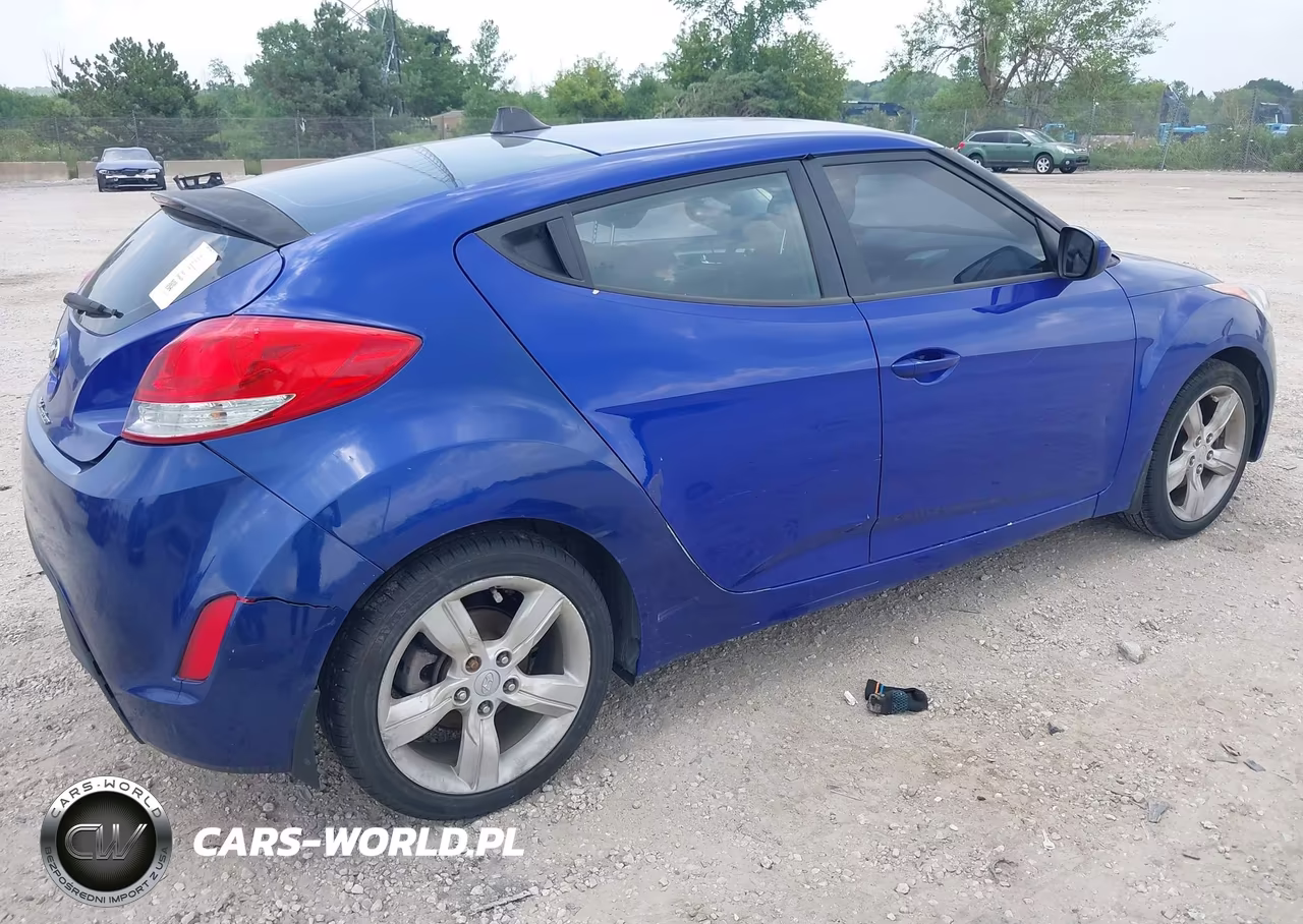 2015 Hyundai Veloster VIN:KMHTC6AD7FU224615 - 4