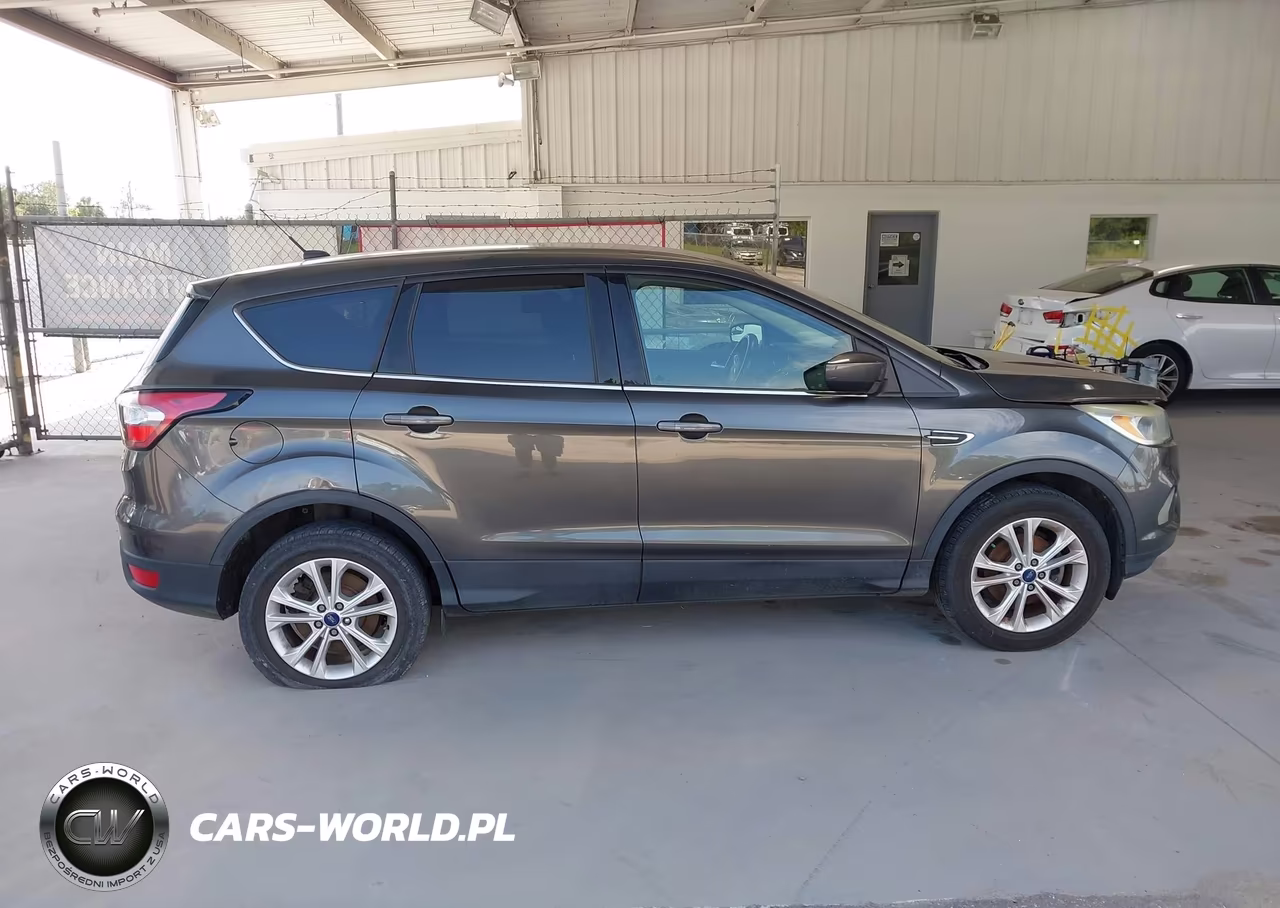 2017 Ford Escape Se VIN:1FMCU0GD8HUD16093 - 14