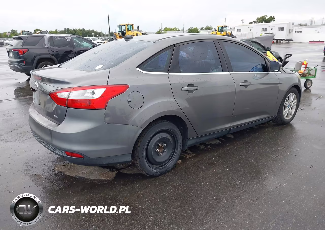 2012 Ford Focus Sel VIN:1FAHP3H26CL315299 - 4