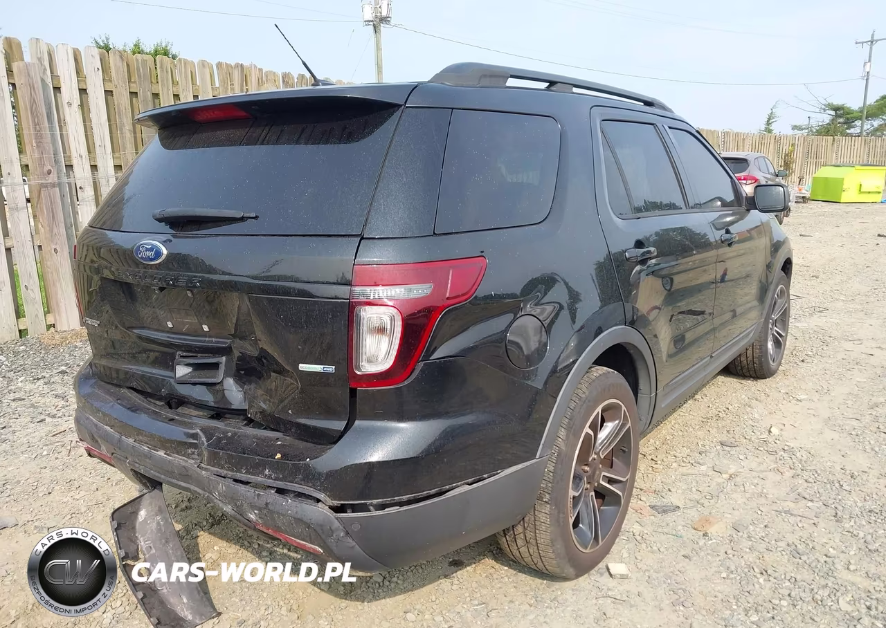 2015 Ford Explorer Sport VIN:1FM5K8GTXFGB71011 - 4