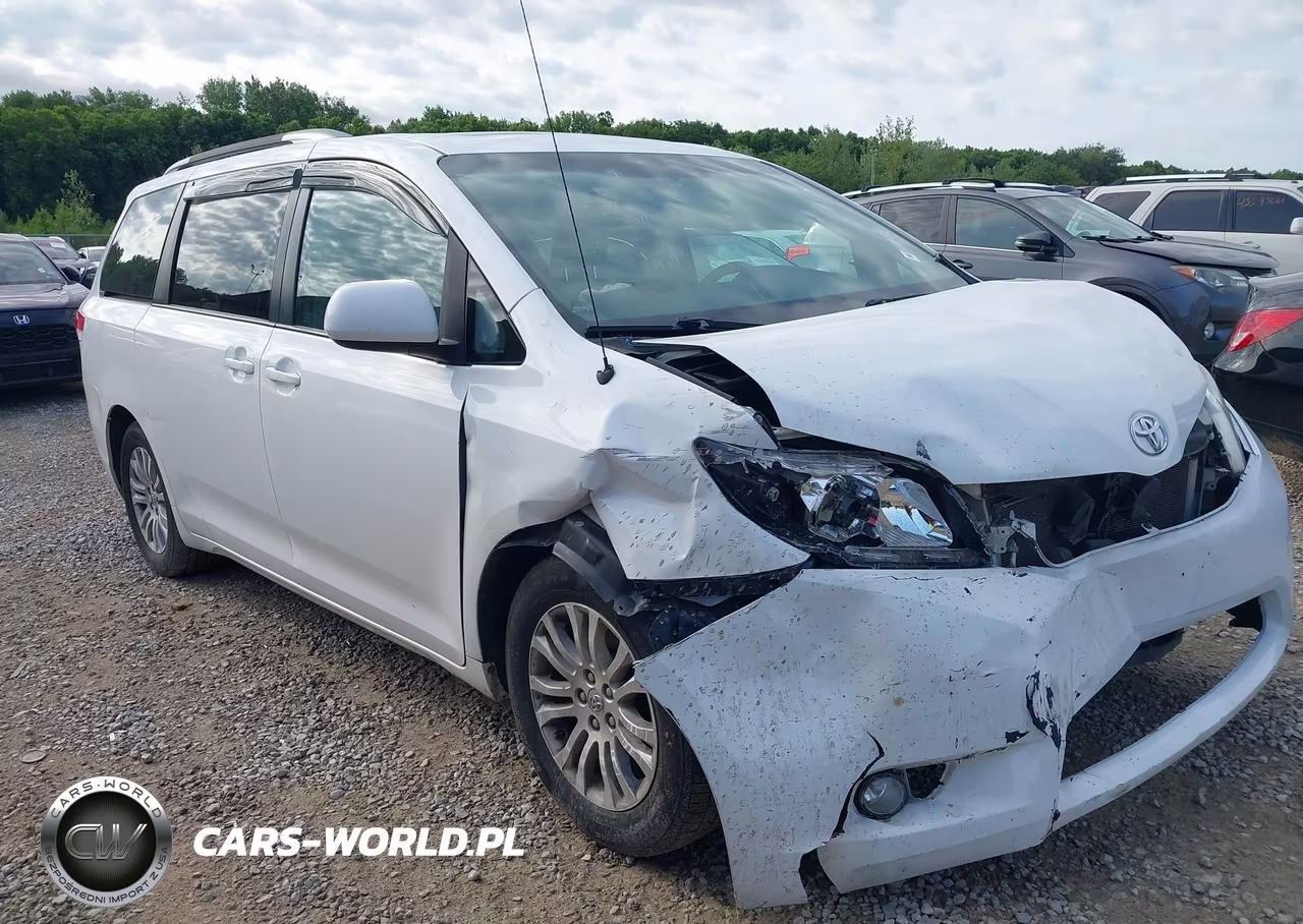 2013 Toyota Sienna Xle V6 8 Passenger