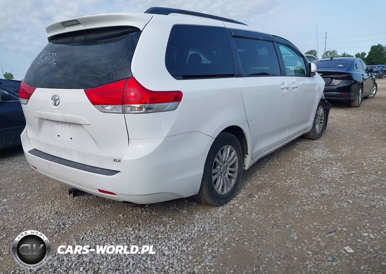 2013 Toyota Sienna Xle V6 8 Passenger VIN:5TDYK3DC4DS368736 - 4