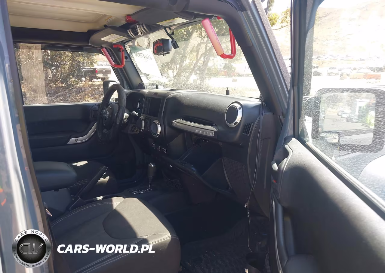 2014 Jeep Wrangler Unlimited Sahara VIN:1C4BJWEGXEL284029 - 5