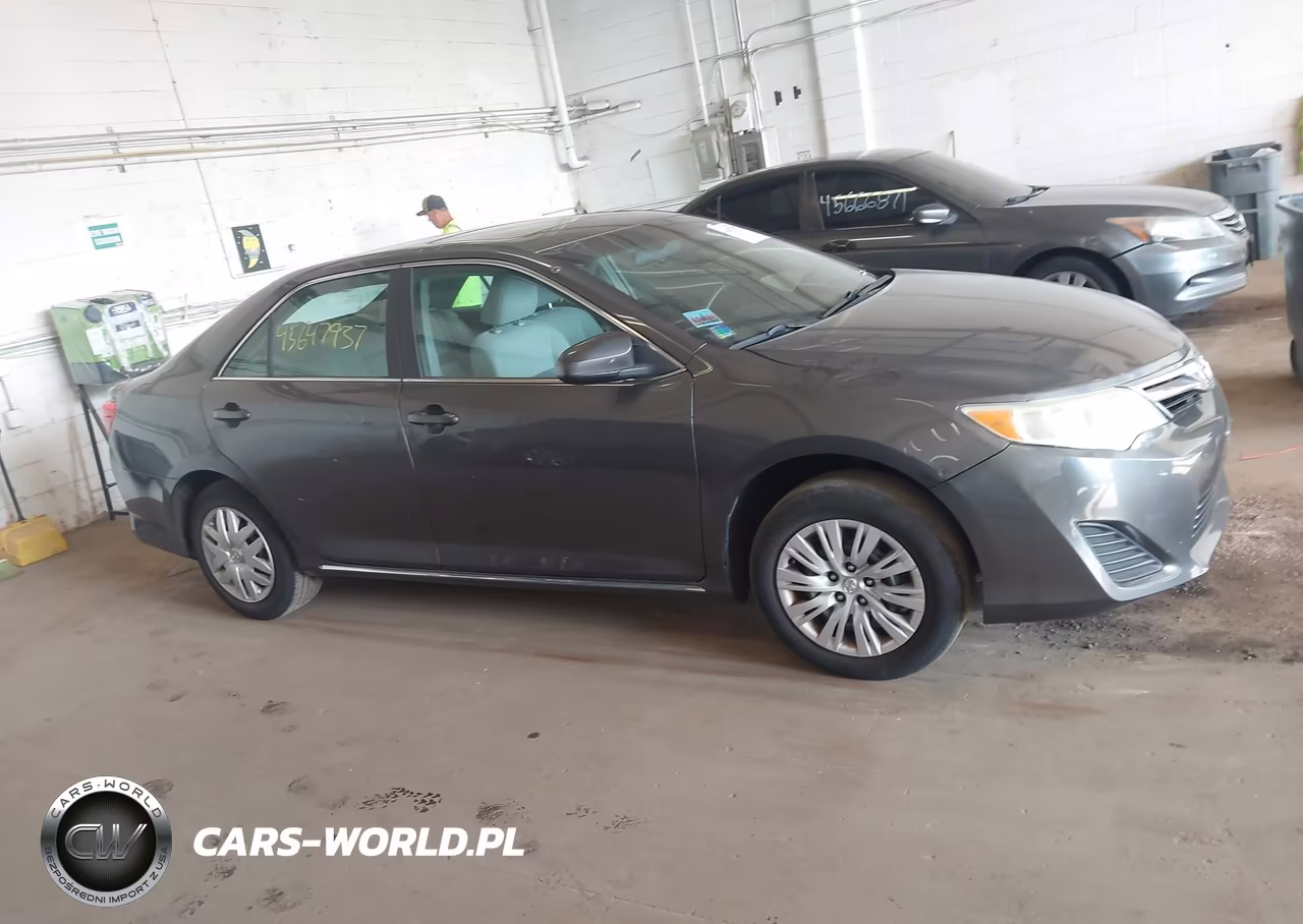 2013 Toyota Camry Le VIN:4T1BF1FK1DU690258 - 13