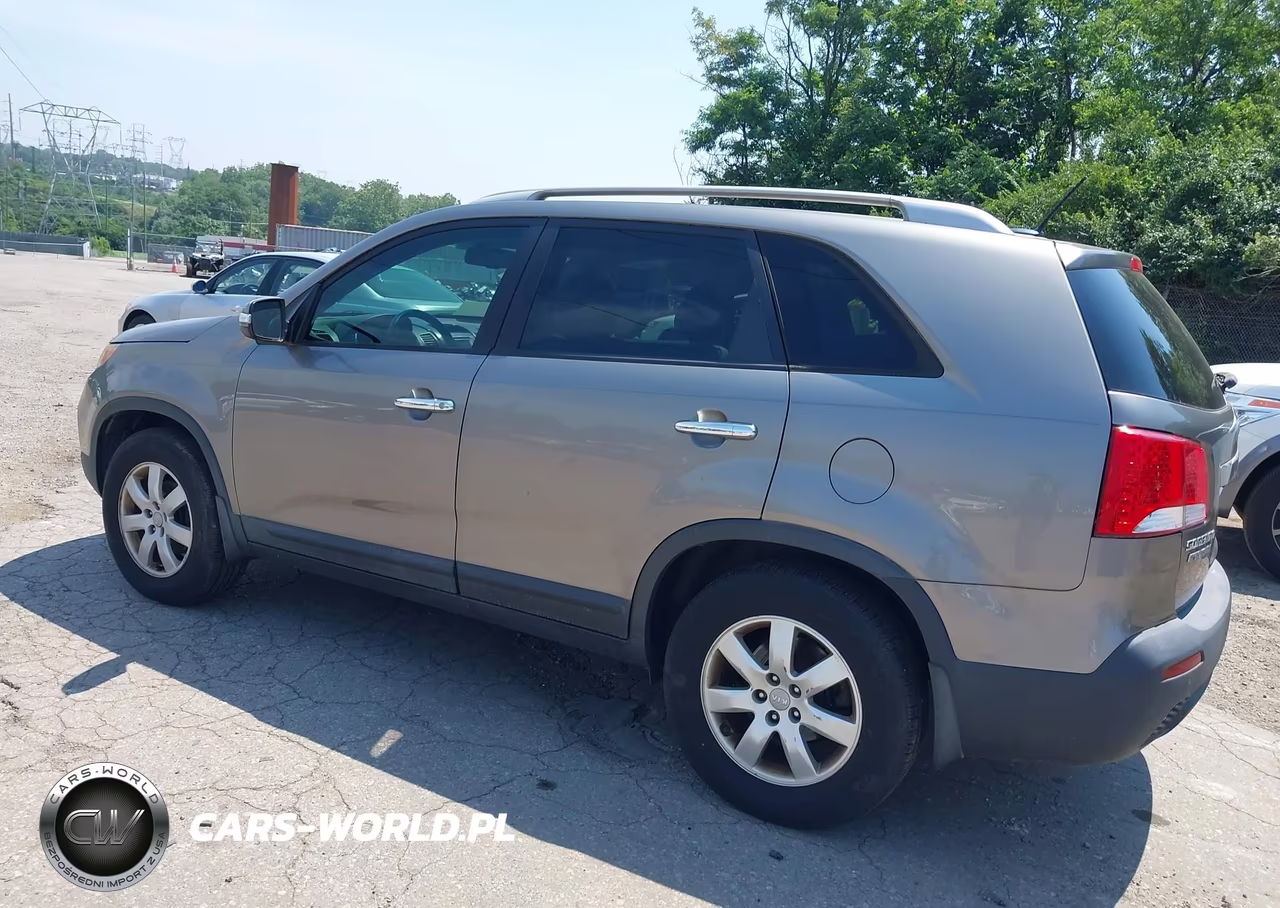 2013 Kia Sorento Lx VIN:5XYKT3A63DG385526 - 3