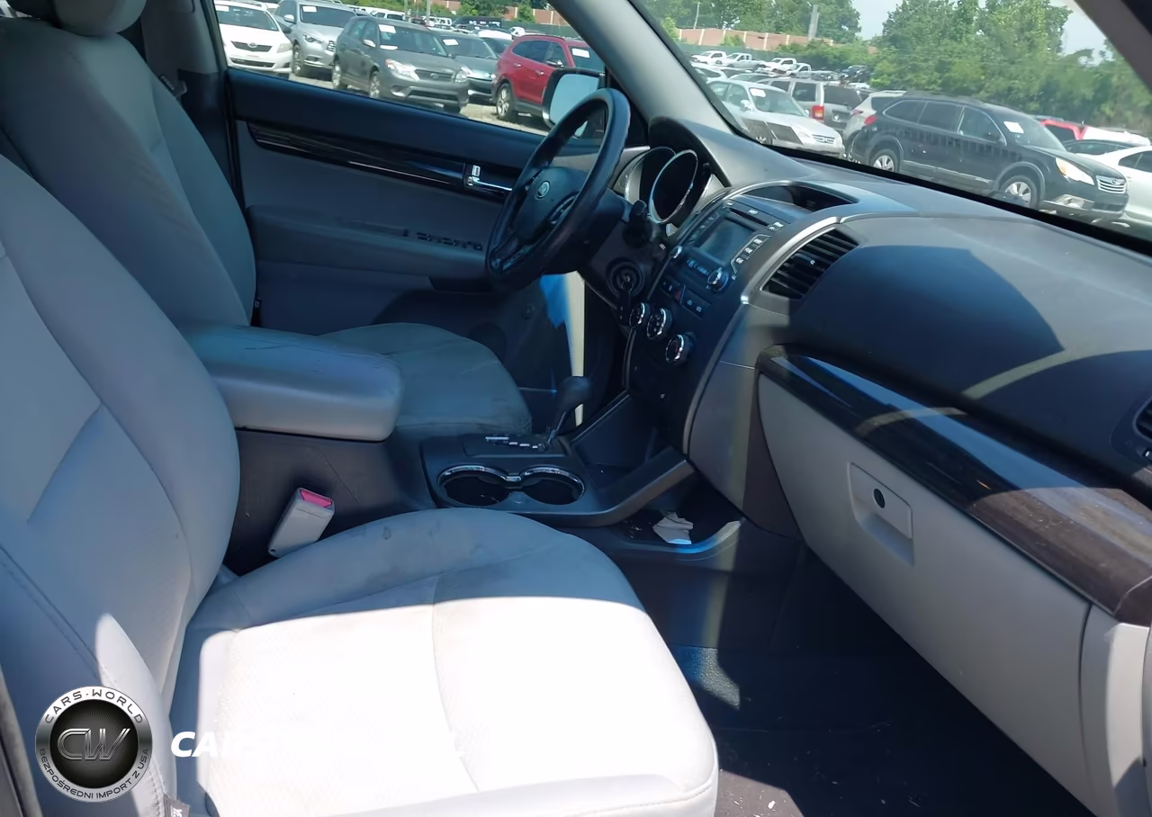 2013 Kia Sorento Lx VIN:5XYKT3A63DG385526 - 5