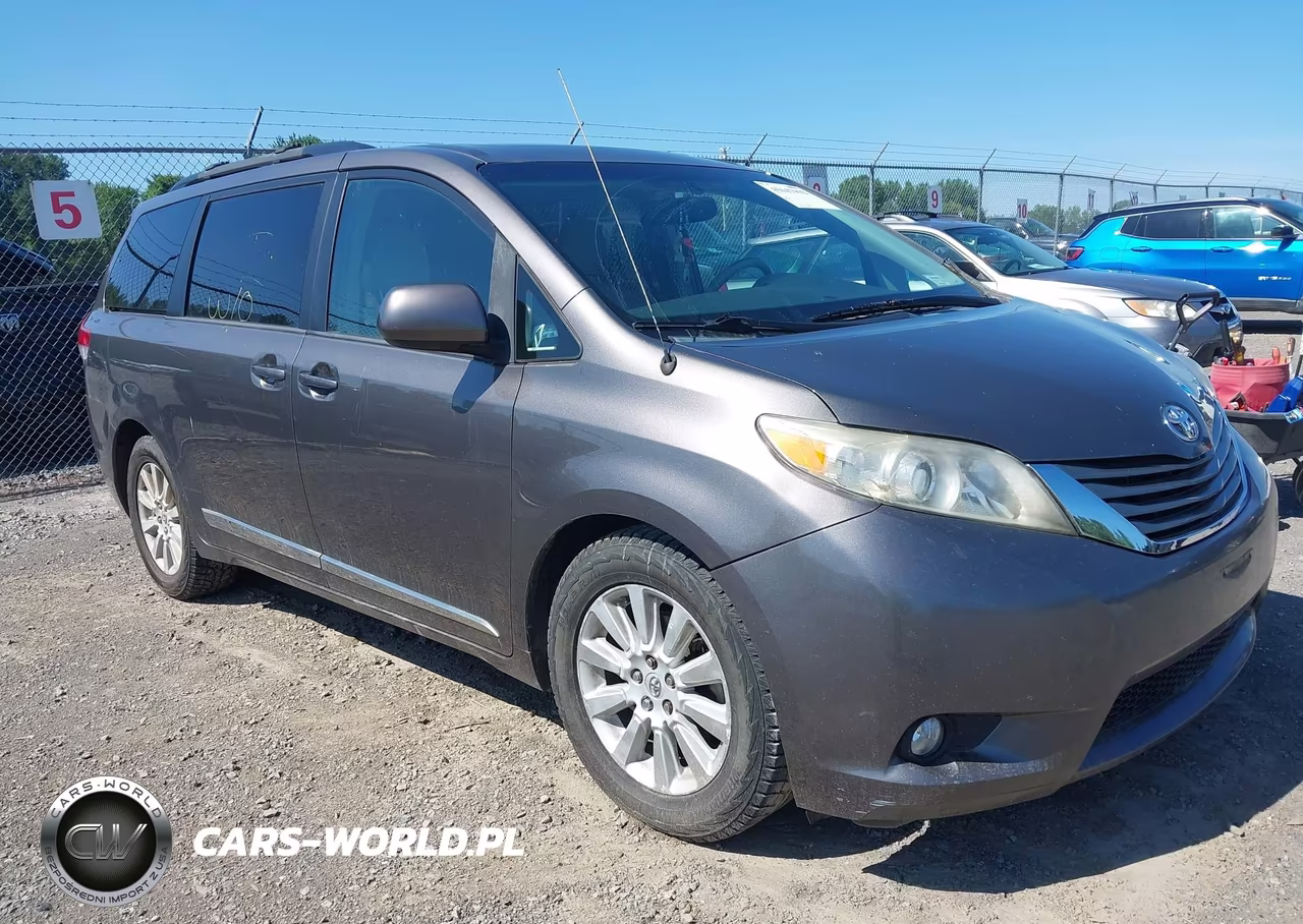 2013 Toyota Sienna Xle 7 Passenger – zdjęcie 1 z 17