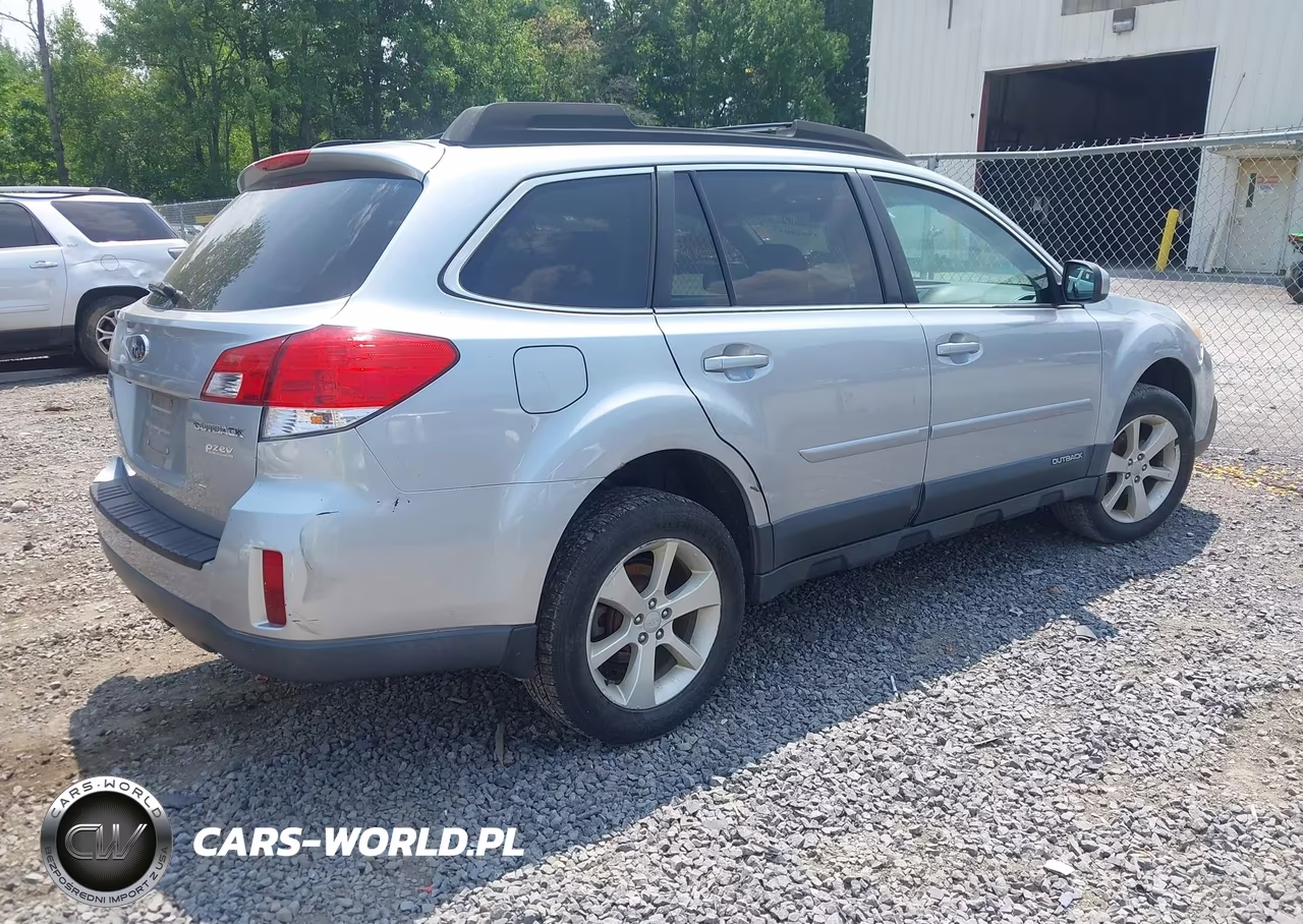 2013 Subaru Outback 2.5I Premium VIN:4S4BRBGC8D3215541 - 4