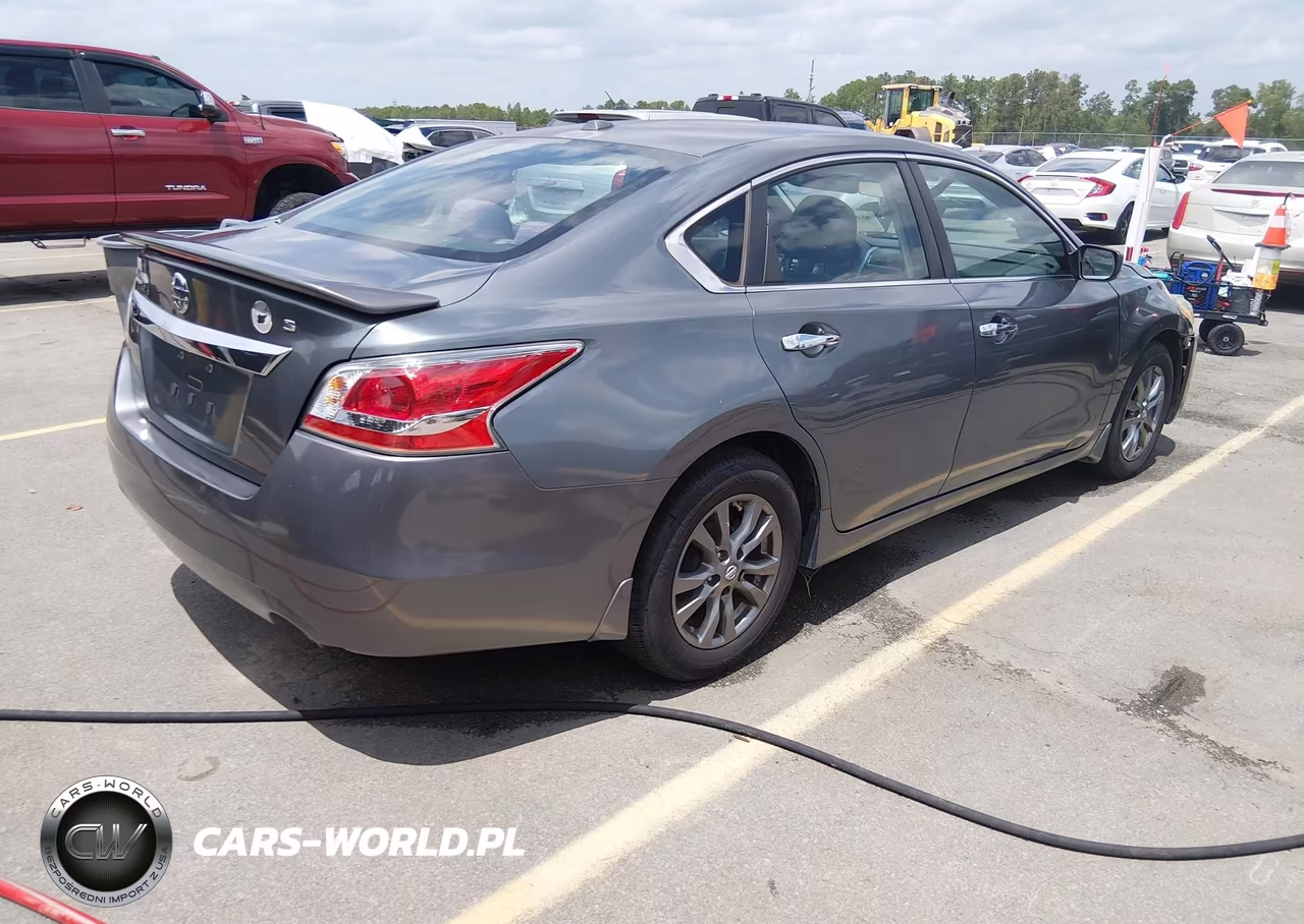 2015 Nissan Altima 2.5 S VIN:1N4AL3AP1FN360968 - 4