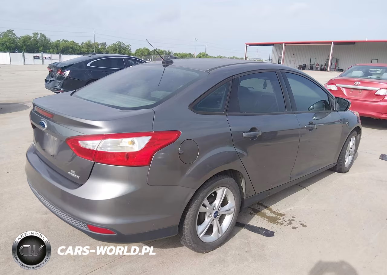 2014 Ford Focus Se VIN:1FADP3F26EL293504 - 4